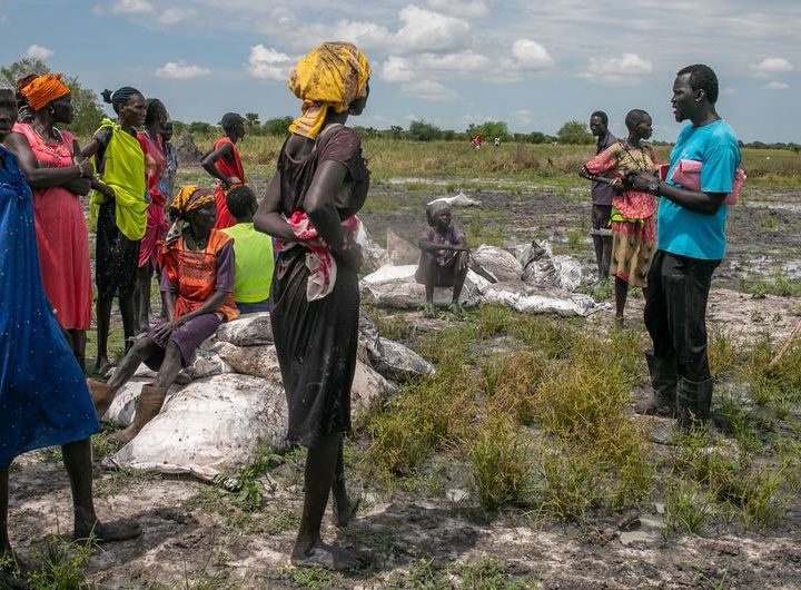 In Rupchai (Unity State), South Sudan, people collect food which was dropped from an airplane.