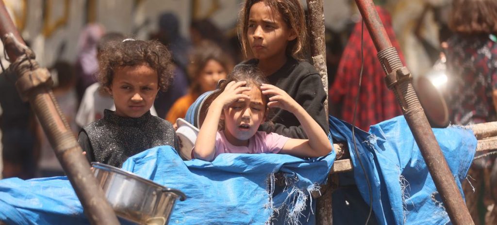 Children in Gaza wait in the hope of receiving food.
